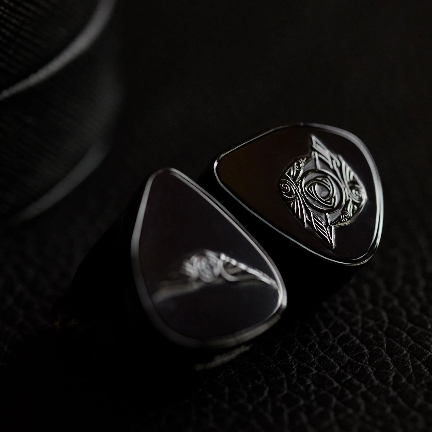 Empire Ears Raven V2.0 - Dual Conduction Flagship IEMs 1 Empire Ears Raven V2.0 - Dual Conduction Flagship IEMs