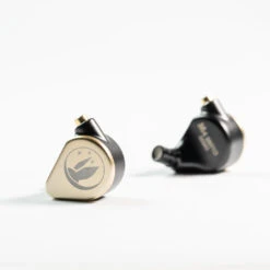 FiR Audio M4 - Hybrid High-End IEM -Audio Essence FiR Audio M4 03