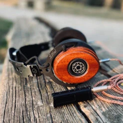 Spirit Torino MISTRAL Radiant - Geschlossener Kopfhörer Mit Bluetooth Und Kabel -Audio Essence IMG 3091 1200x 160526dc 2d79 46da 8218 27863d71146e