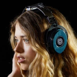 Spirit Torino MISTRAL Radiant - Geschlossener Kopfhörer Mit Bluetooth Und Kabel -Audio Essence IMG 5500 1200x b4a07ebf 9f7b 477e be87 78d7ab542116