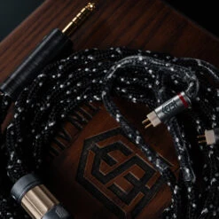 Satin Audio Hera - Flagship Palladium-Silver-Gold Kabel -Audio Essence Satin Audio Hera 06 5020c918 16c3 44b3 aed4 c8f8ec0e785f