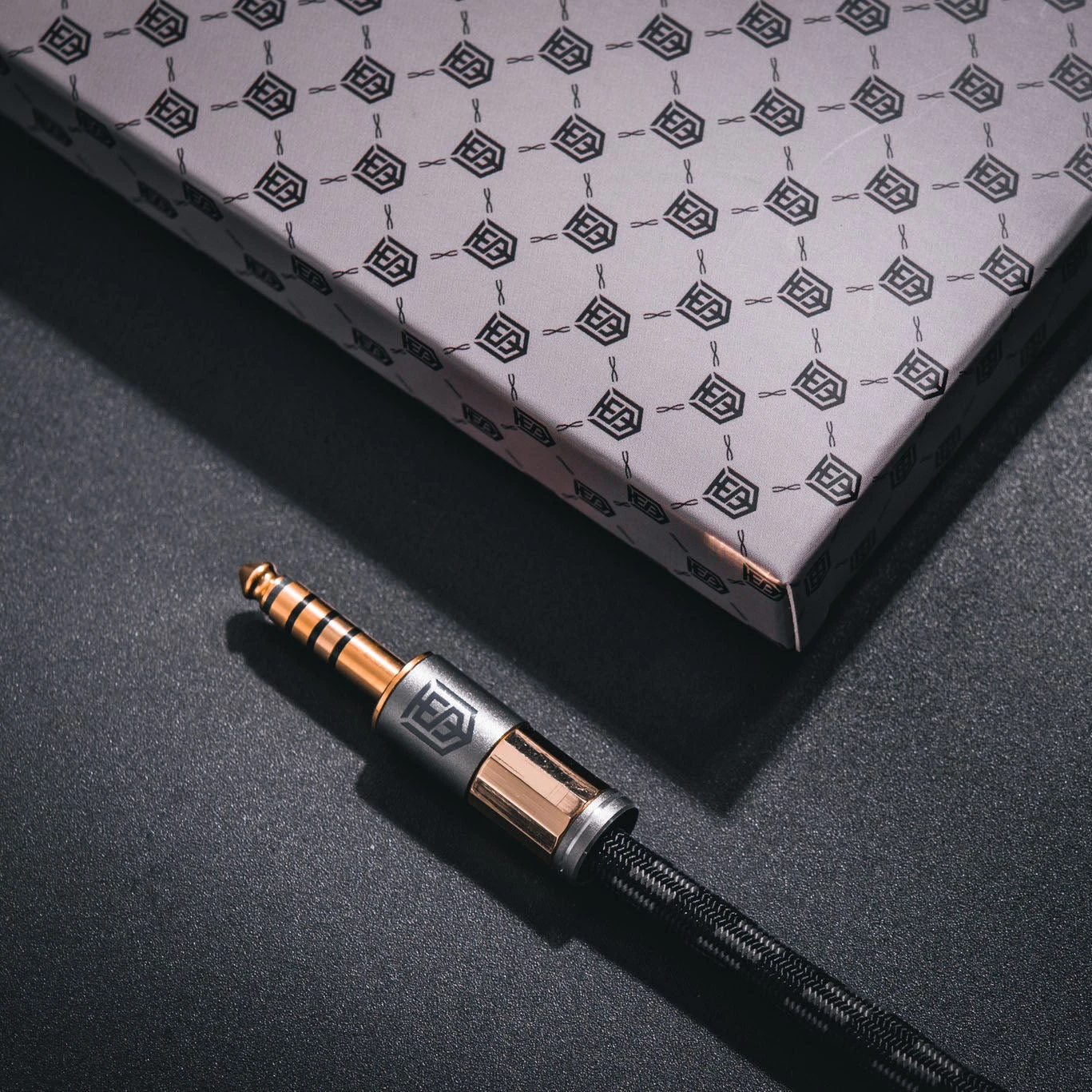 Satin Audio ATHENA II - Palladium, Gold & Silber Flagship Kabel 3 Satin Audio ATHENA II - Palladium, Gold & Silber Flagship Kabel – Bild 3