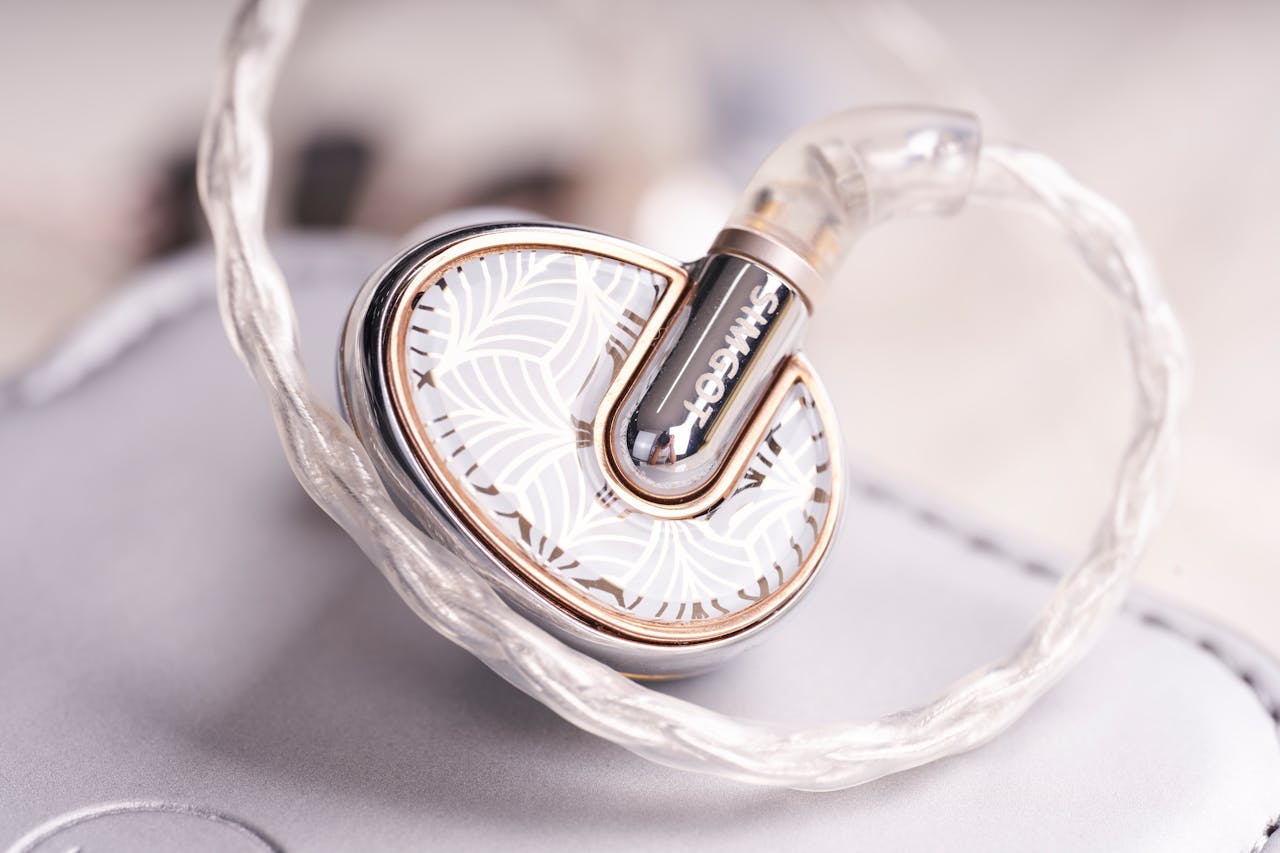 Audio Essence -Audio Essence pexels allen 1855741474 29288798